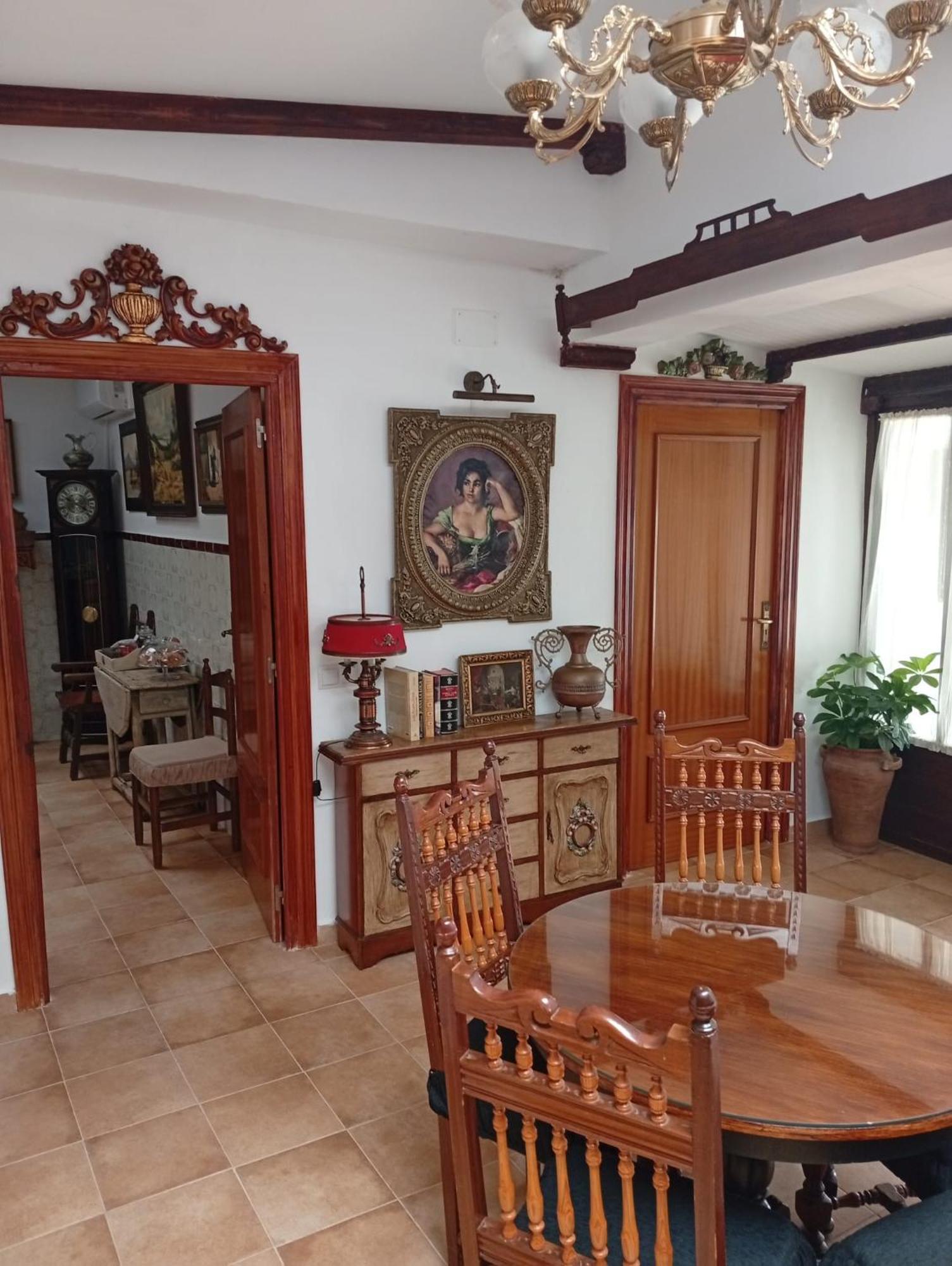 En San Carlos Del Valle- Dona Gumersinda *